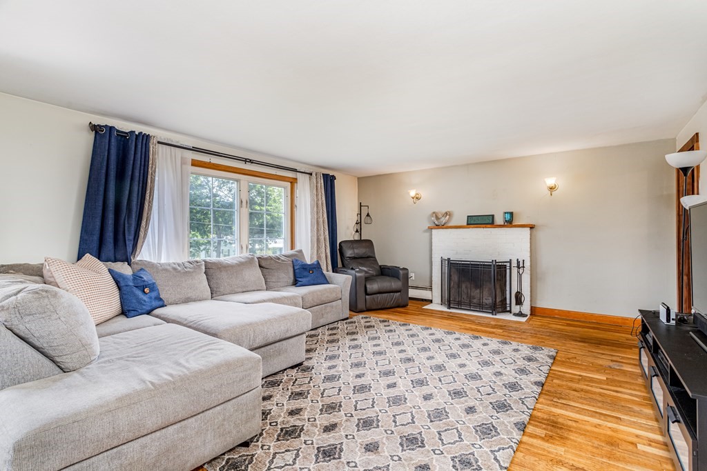 24 Montvale Road Gardner, MA 01440 - Photo 3 of 19 Gallery Image 3
