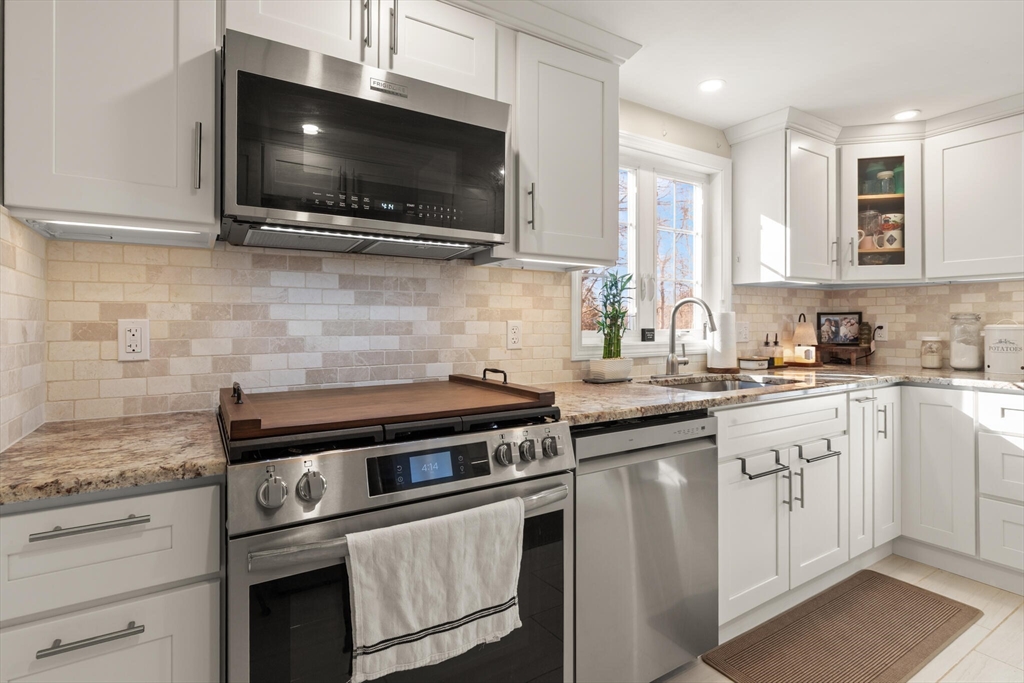 915 Almy Road Somerset, MA 02726 - Photo 18 of 39