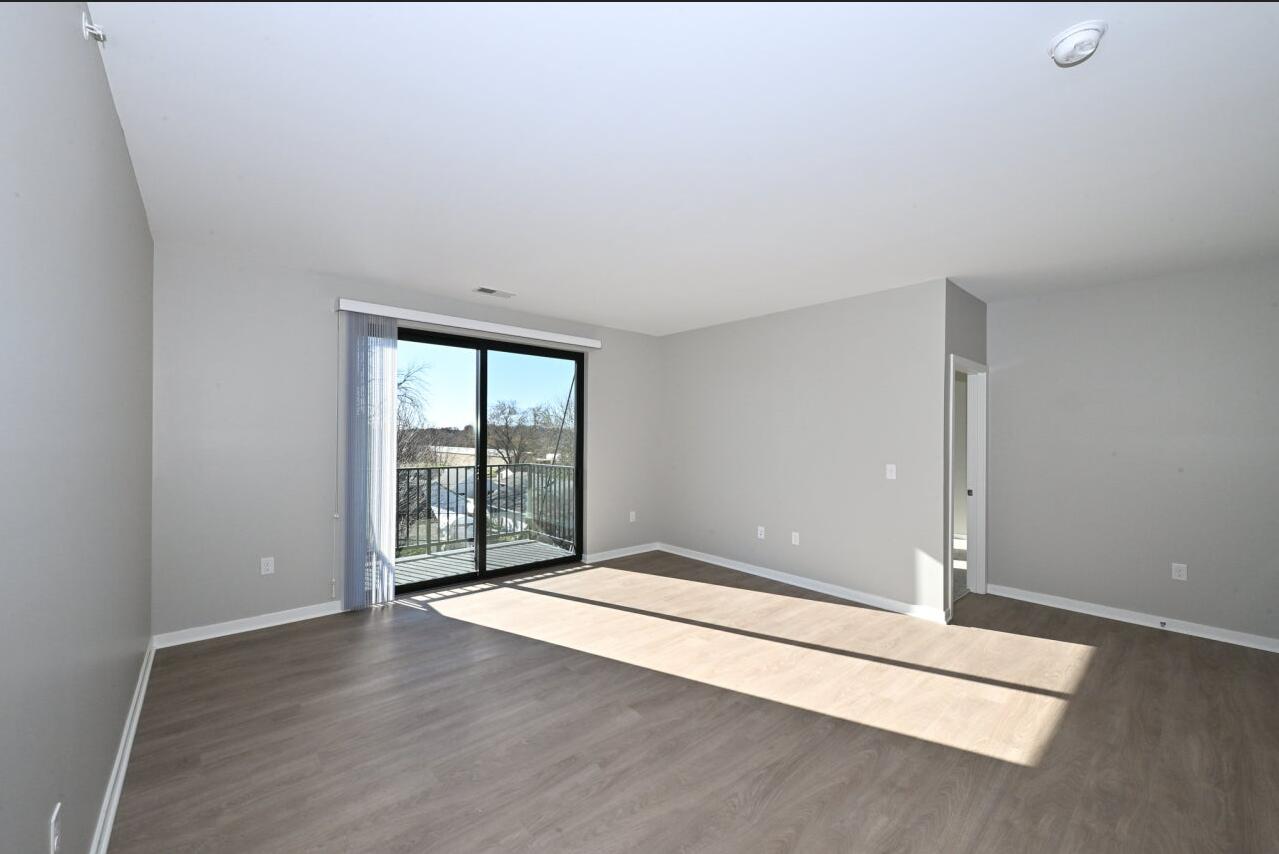 500 East Main Street, Unit 206 Waterford, WI 53185 - Photo 8 of 15 Living Area R