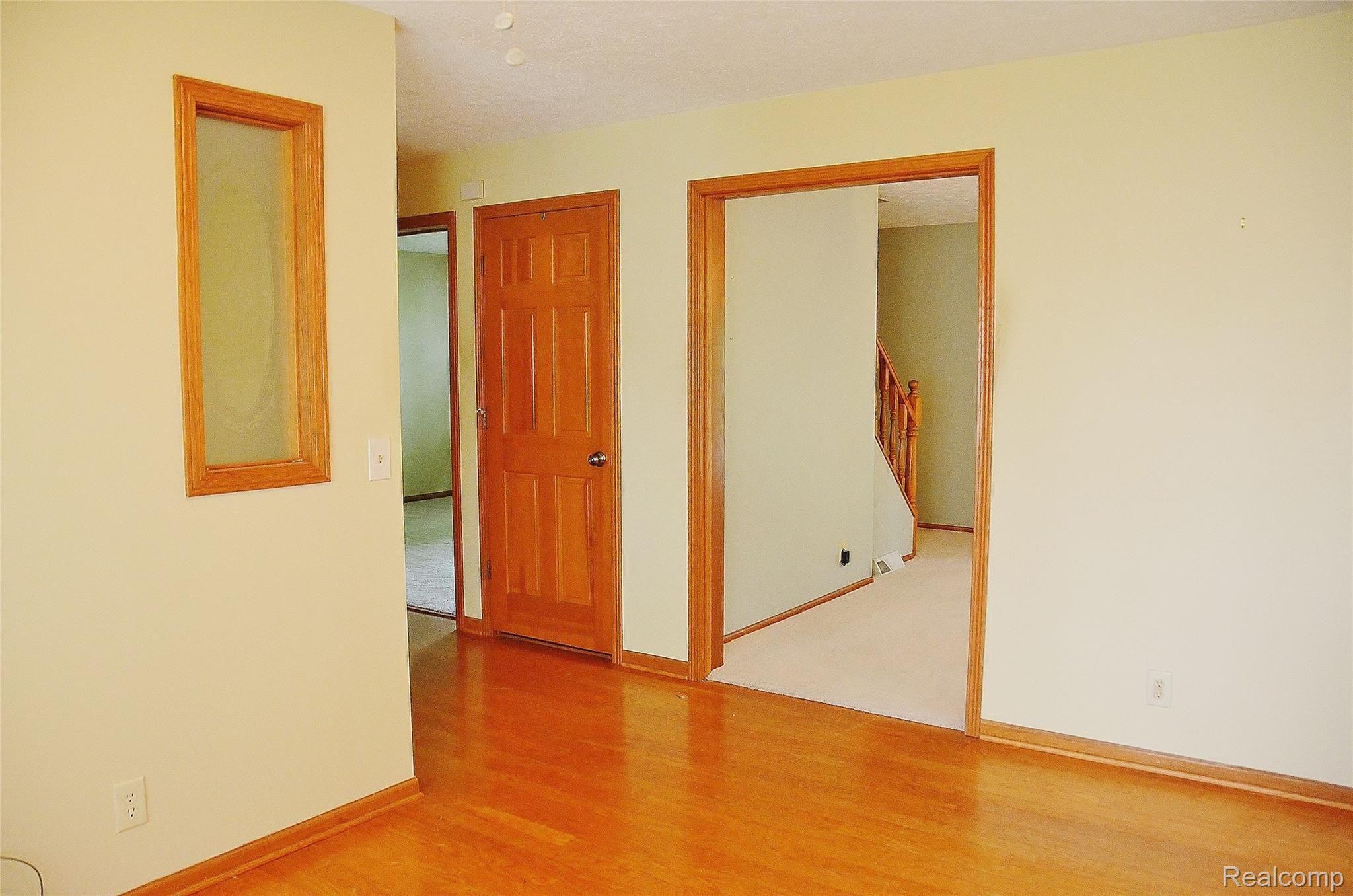28602 Chatham Road Grosse Ile, MI 48138 - Photo 4 of 22 DSC_6880.JPG