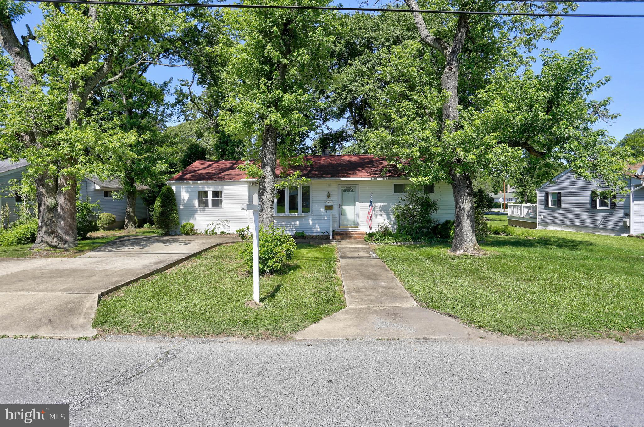 202 Brookfield Road Pasadena, MD 21122 - Photo 3 of 33