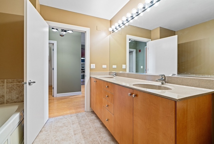 451 West Huron Street, Unit 604 Chicago, IL 60654 - Photo 12 of 20
