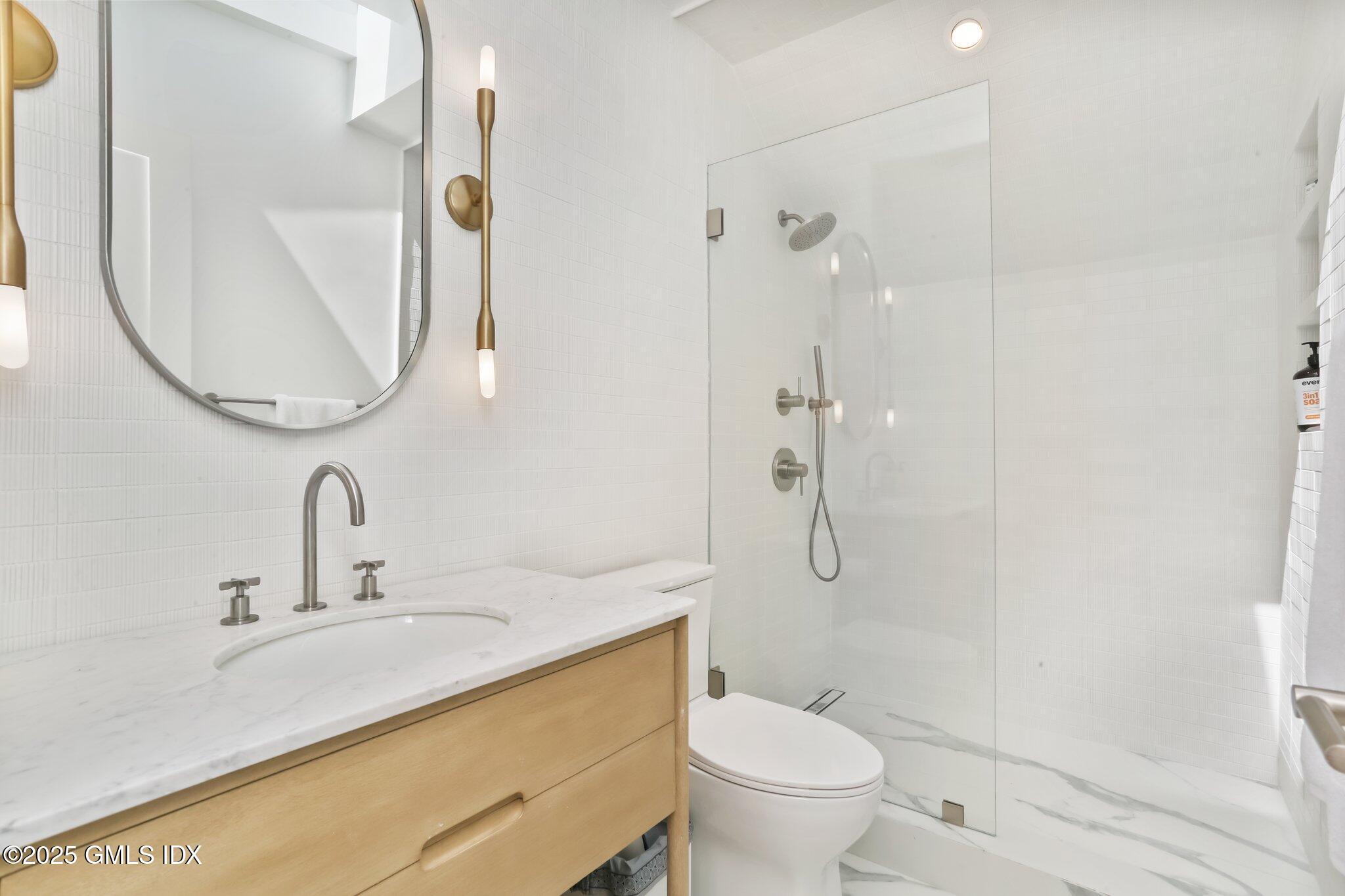 21 Ridge Street Greenwich, CT 06830 - Photo 32 of 39 Third Floor Full Bath