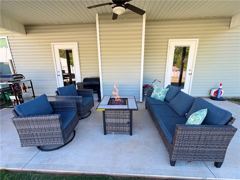 248 Inlet Pointe Drive Anderson, SC 29625 - Photo 39 of 42 This inviting outdoor space features a concrete patio, perfect for relaxing or entertaining.