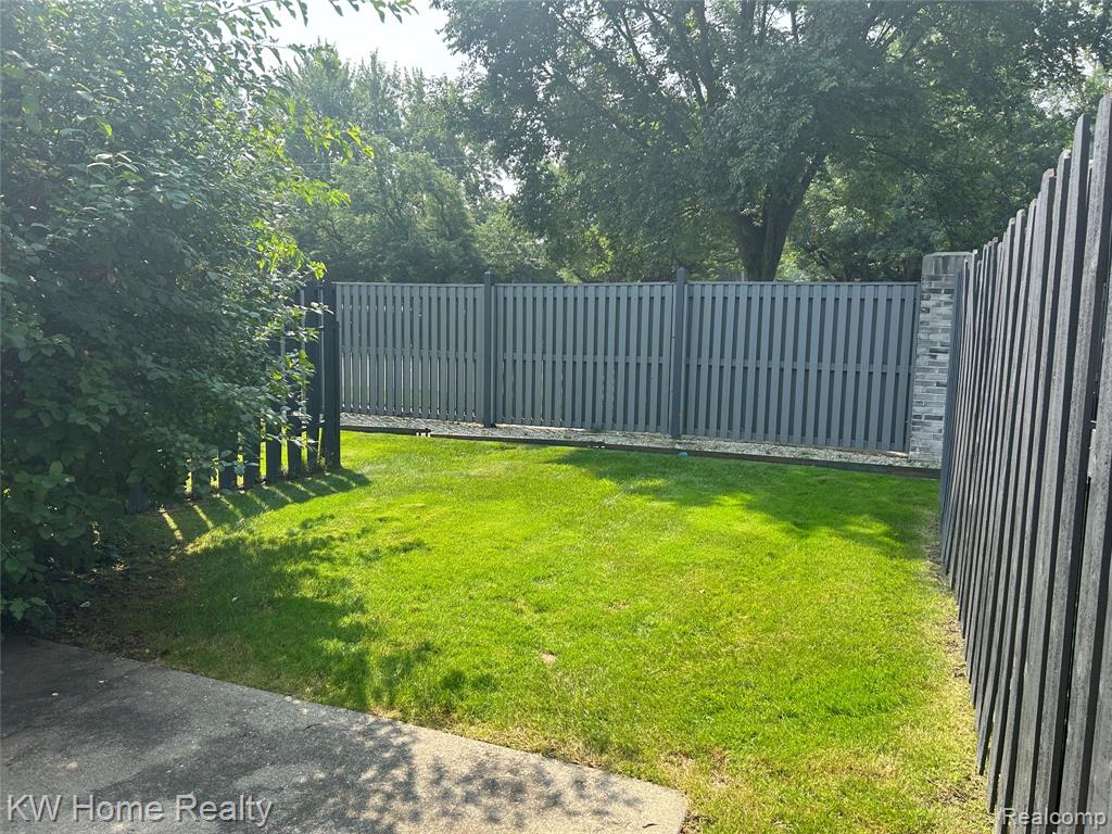 16036 West Eleven Mile Road Southfield, MI 48076 - Photo 19 of 22