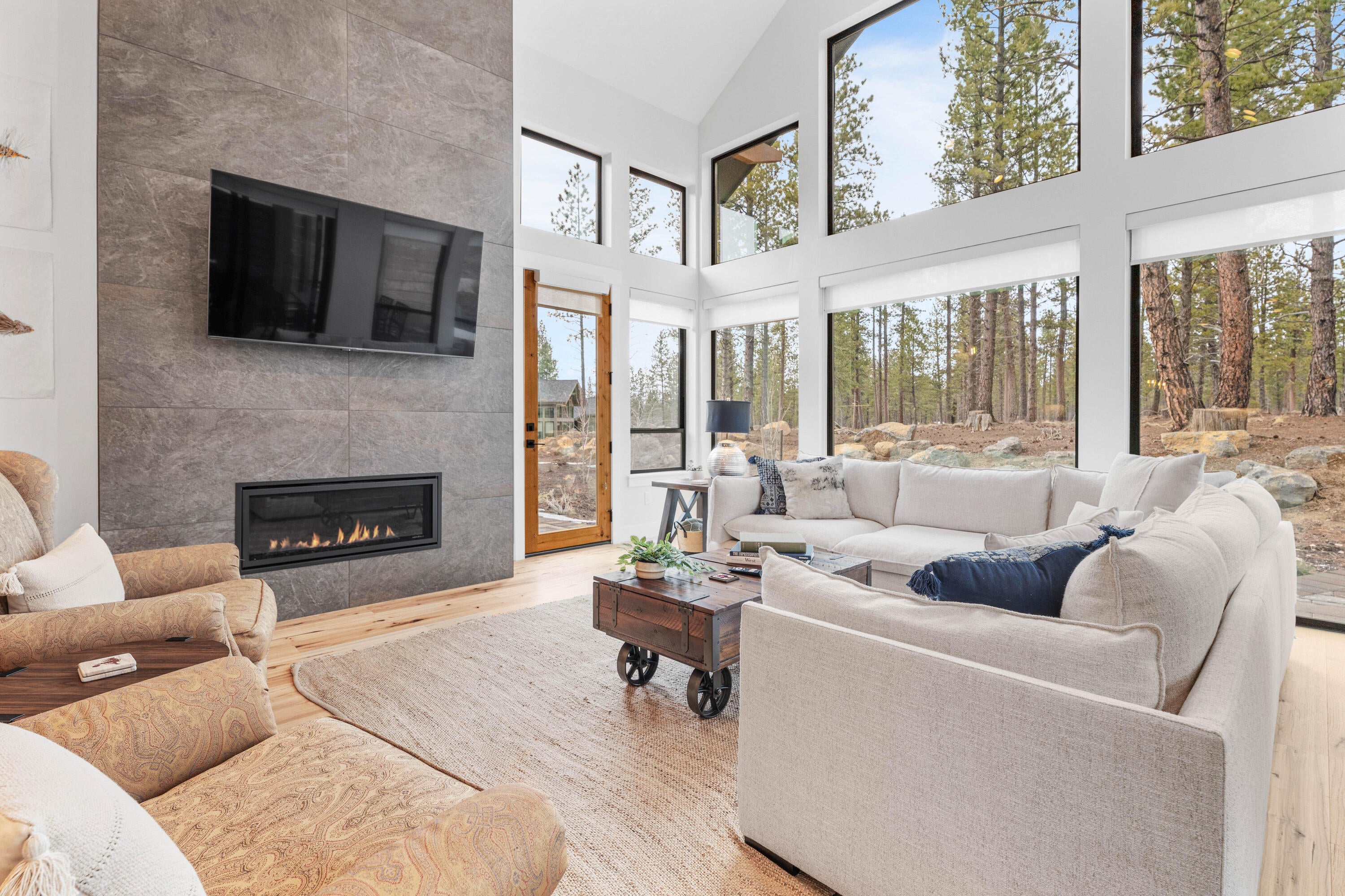 18160 Forestbrook Loop Bend, Unit 5 Bend, OR 97707 - Photo 13 of 37 19-Living Room
