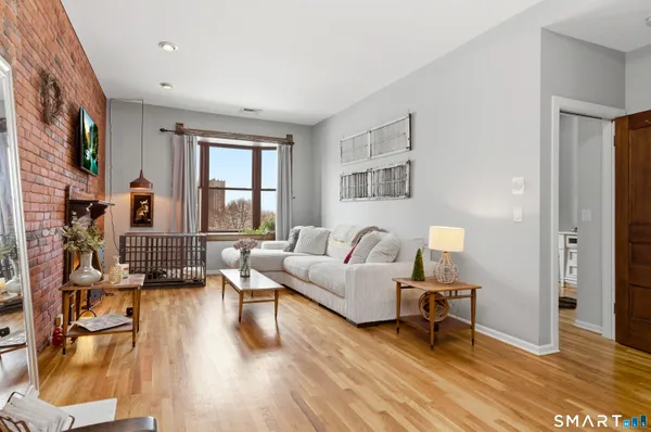 $2,100 | 1 Linden Place, Unit 513, Hartford, CT 06106