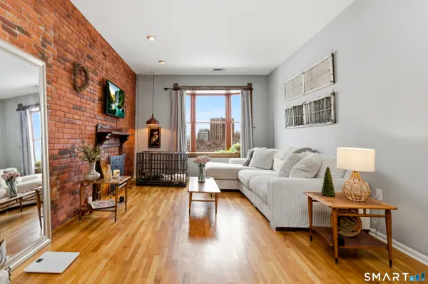 $2,100 | 1 Linden Place, Unit 513, Hartford, CT 06106