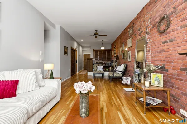 $2,100 | 1 Linden Place, Unit 513, Hartford, CT 06106