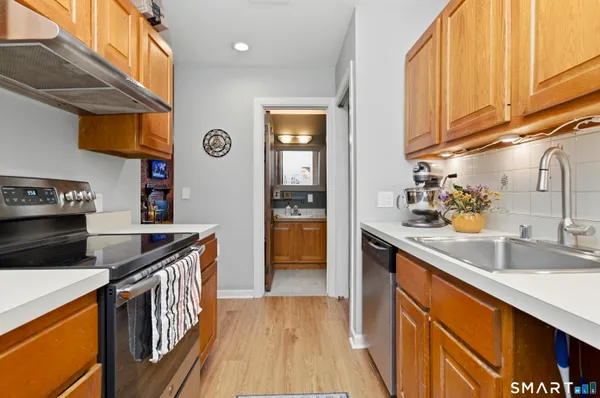 $2,100 | 1 Linden Place, Unit 513, Hartford, CT 06106