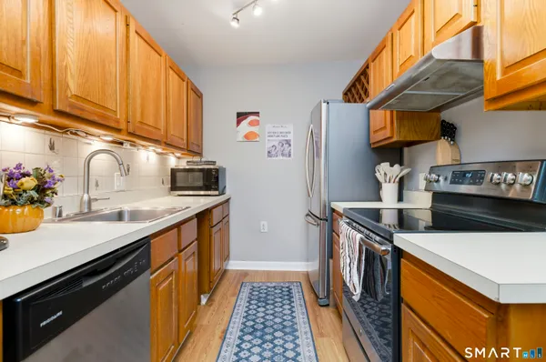 $2,100 | 1 Linden Place, Unit 513, Hartford, CT 06106