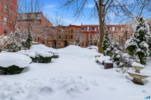 $2,100 | 1 Linden Place, Unit 513, Hartford, CT 06106