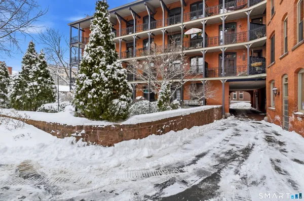 $2,100 | 1 Linden Place, Unit 513, Hartford, CT 06106