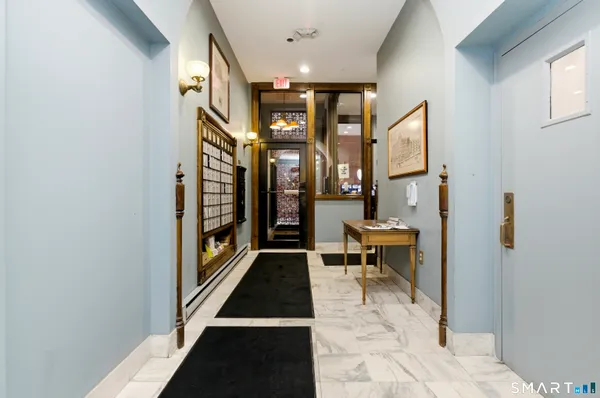 $2,100 | 1 Linden Place, Unit 513, Hartford, CT 06106