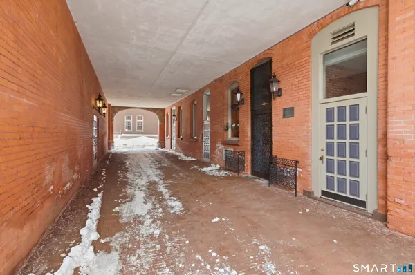 $2,100 | 1 Linden Place, Unit 513, Hartford, CT 06106