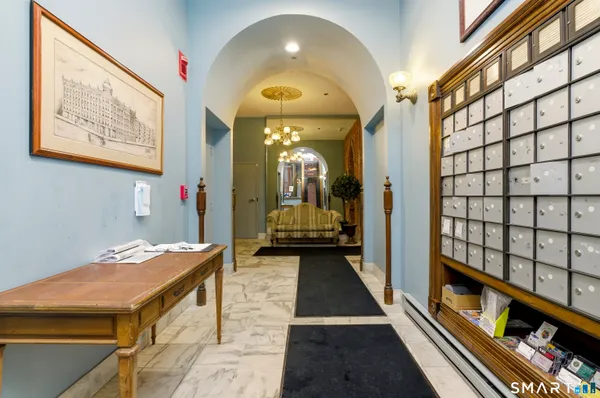 $2,100 | 1 Linden Place, Unit 513, Hartford, CT 06106