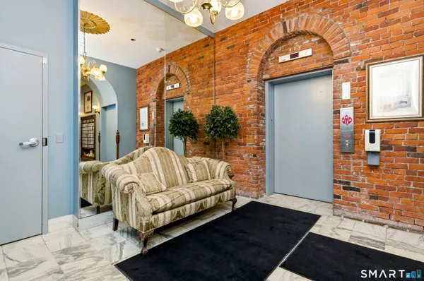 $2,100 | 1 Linden Place, Unit 513, Hartford, CT 06106