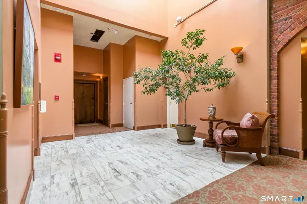 $2,100 | 1 Linden Place, Unit 513, Hartford, CT 06106