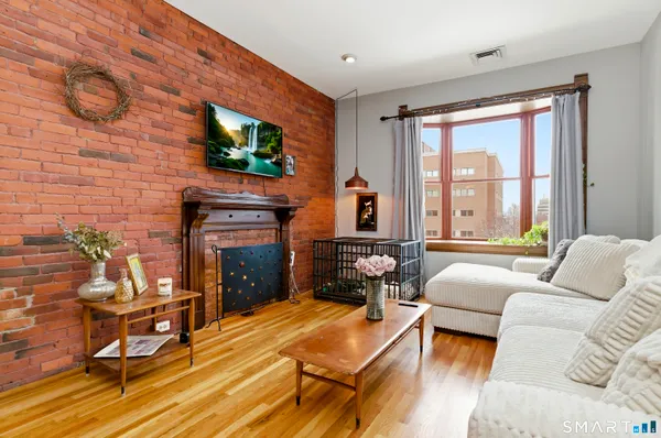 $2,100 | 1 Linden Place, Unit 513, Hartford, CT 06106