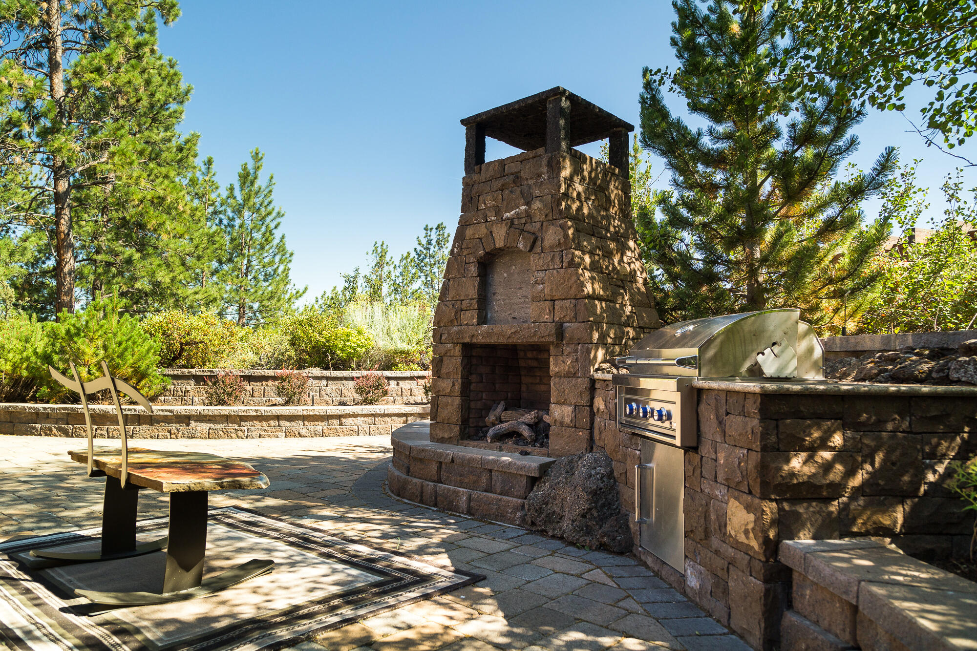 60430 Snap Shot Loop Bend, OR 97702 - Photo 40 of 54 60430 Snap Shot Lp_Rear-Fireplace
