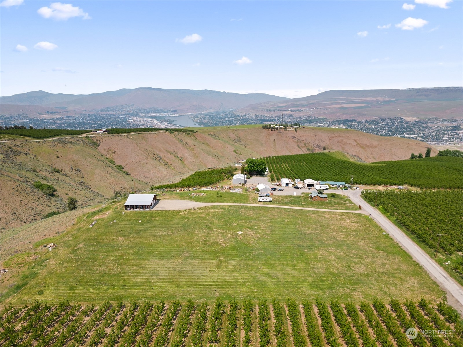 3200 Gudmundson Road Wenatchee, WA 98801 - Photo 2 of 40 Gallery Image 2