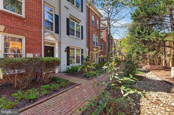 $849,000 | 8842 Mansion View Court, Vienna, VA 22182