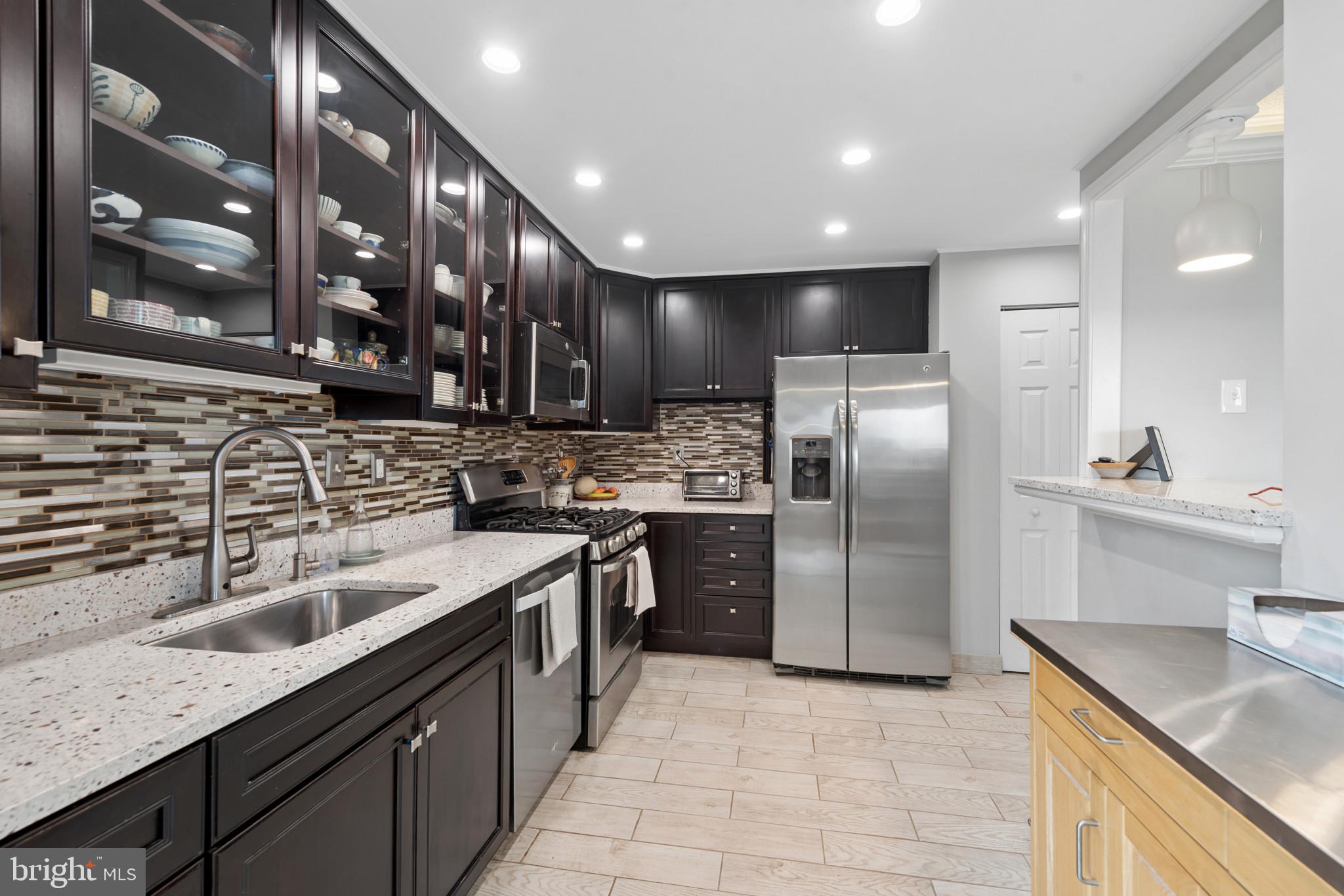 4401 Roland Avenue, Unit 415 Baltimore, MD 21210 - Photo 10 of 30 Kitchen with Upgrades Countertops & Backsplash