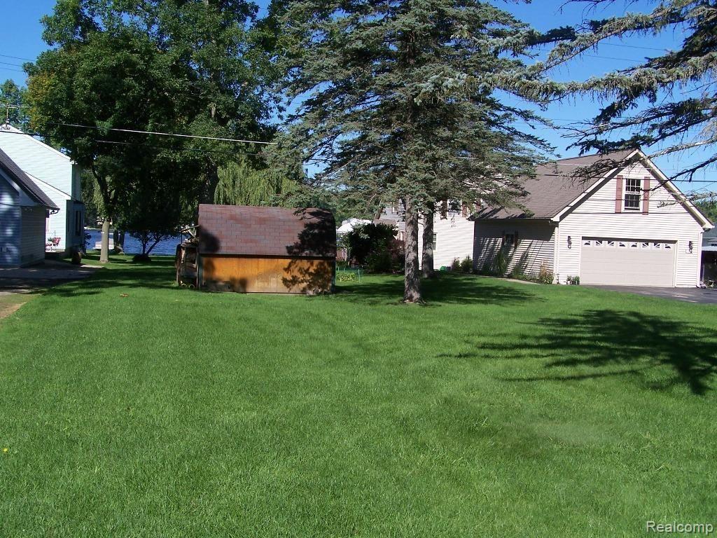 5625 Mabley Hill Road Fenton, MI 48430 - Photo 2 of 3
