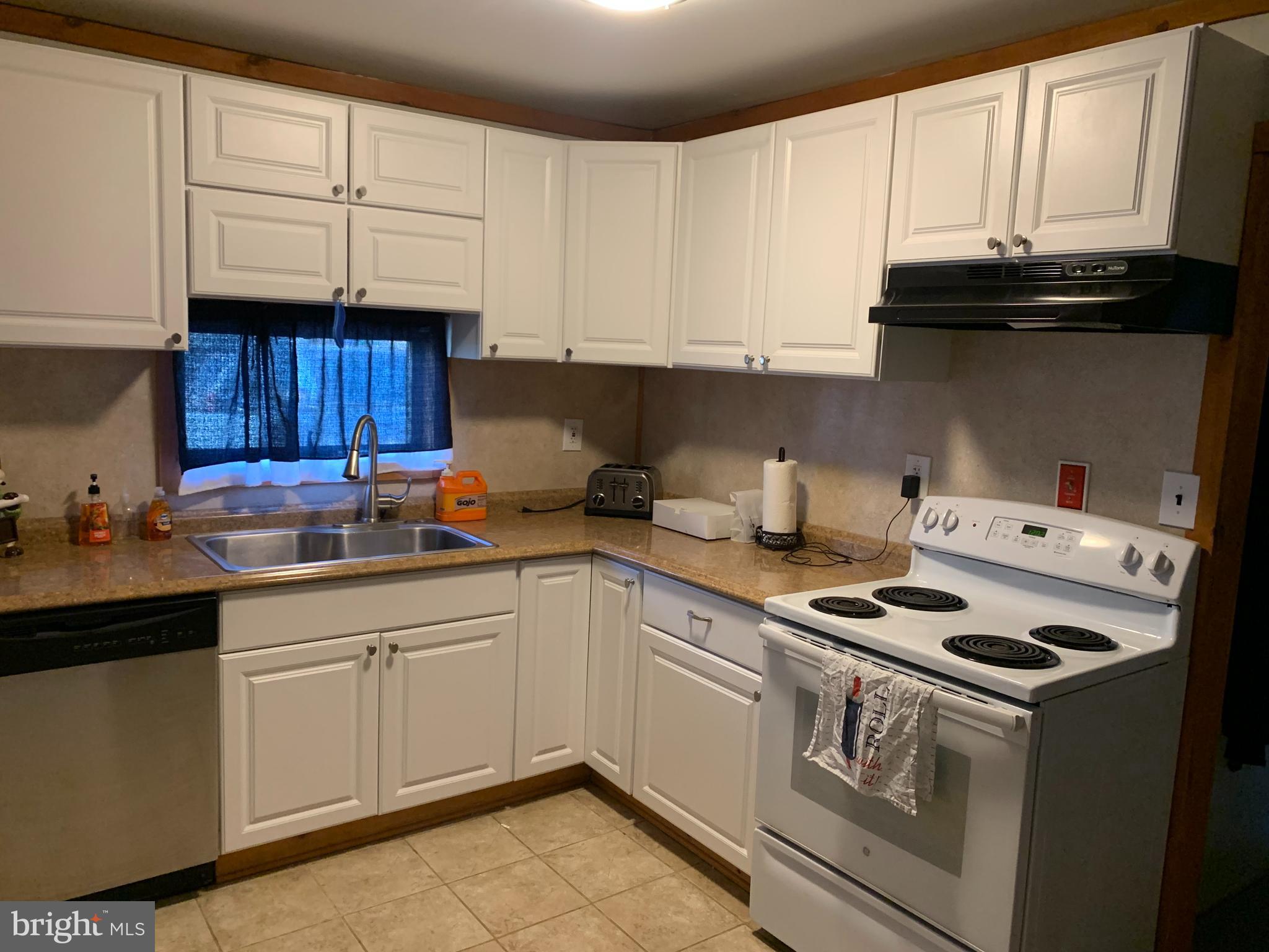 16 Spring Lane Levittown, PA 19055 - Photo 5 of 15 Kitchen