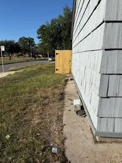 a view of a back yard