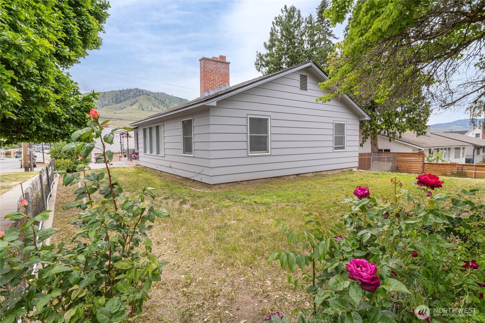 417 North Sanders Street Chelan, WA 98816 - Photo 11 of 25
