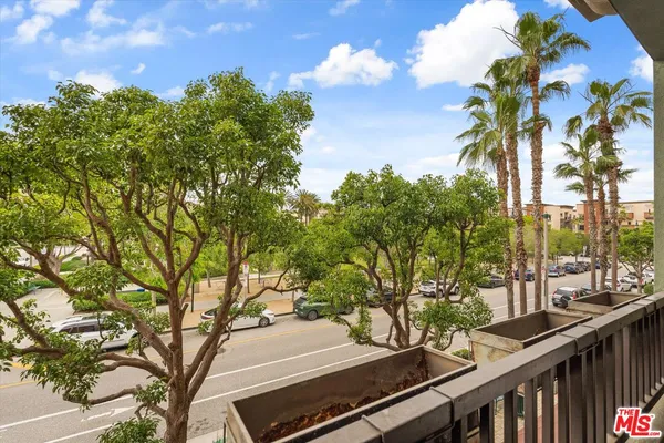 $995,000 | 13020 Pacific Promenade, Unit 216, Playa Vista, CA 90094
