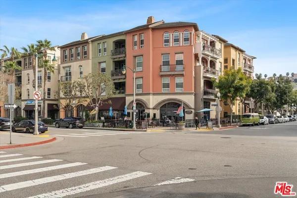 $995,000 | 13020 Pacific Promenade, Unit 216, Playa Vista, CA 90094