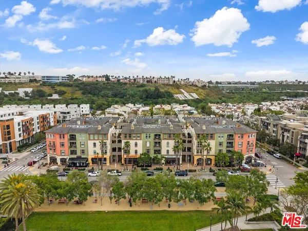 $995,000 | 13020 Pacific Promenade, Unit 216, Playa Vista, CA 90094