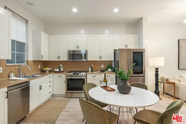 $995,000 | 13020 Pacific Promenade, Unit 216, Playa Vista, CA 90094