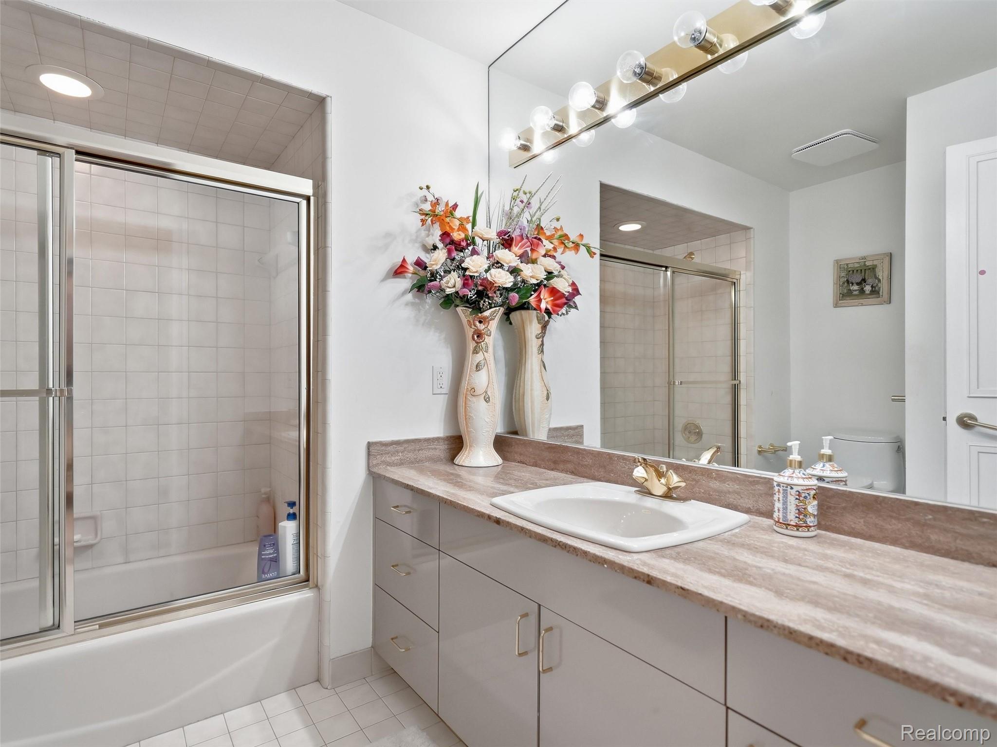 3104 Quarton Road Bloomfield Hills, MI 48304 - Photo 24 of 46 44-DSC01768.jpg