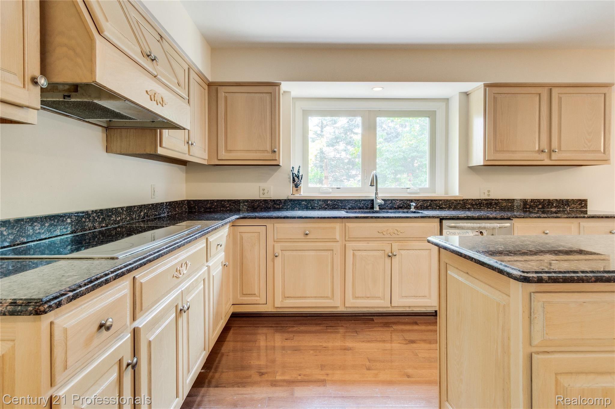 1059 Stony Pointe Boulevard Rochester, MI 48307 - Photo 34 of 74 Interiors (19 of 67).jpg