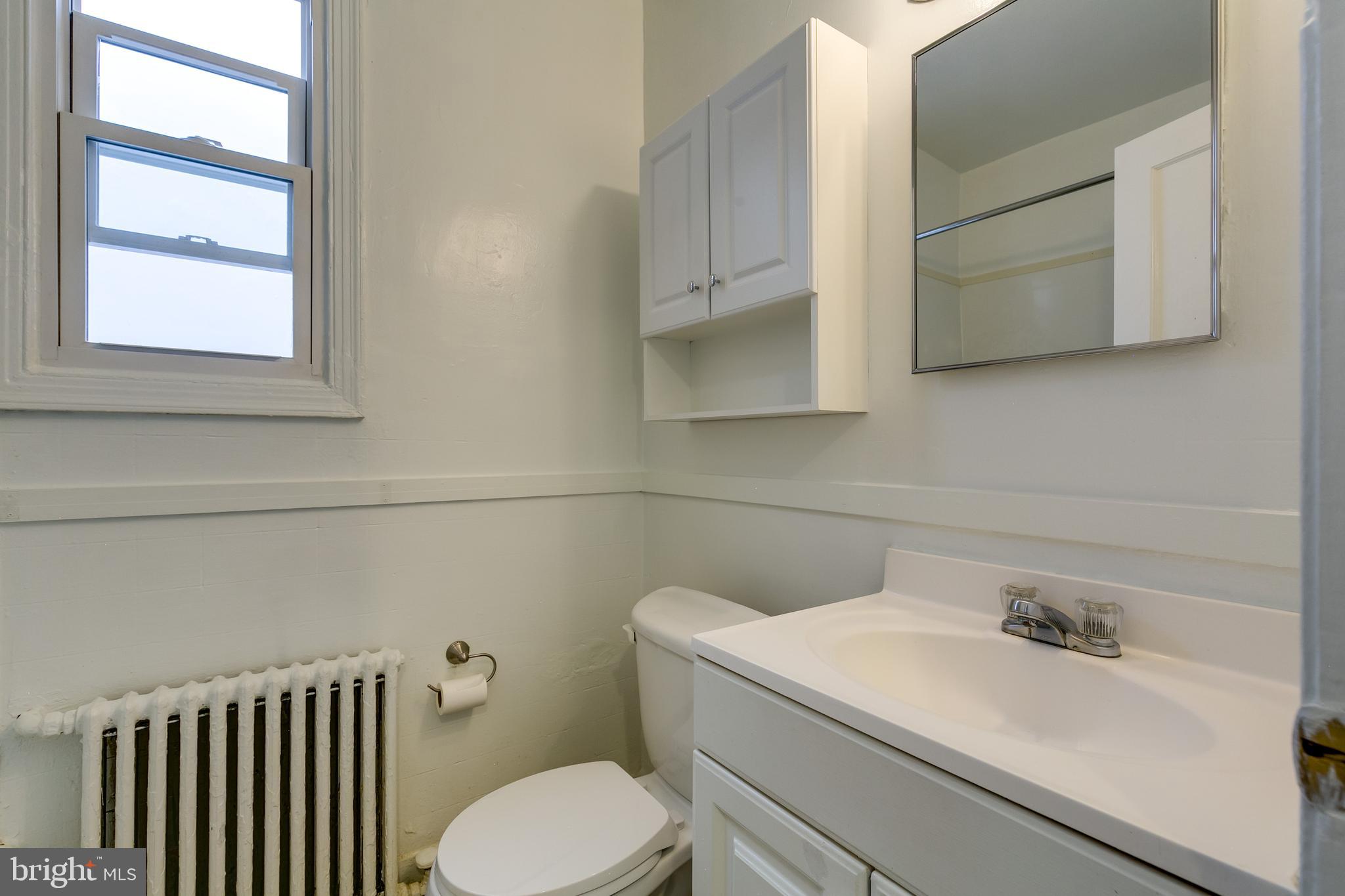 81 Q Street Southwest Washington, DC 20024 - Photo 14 of 35 Unit II BathRoom