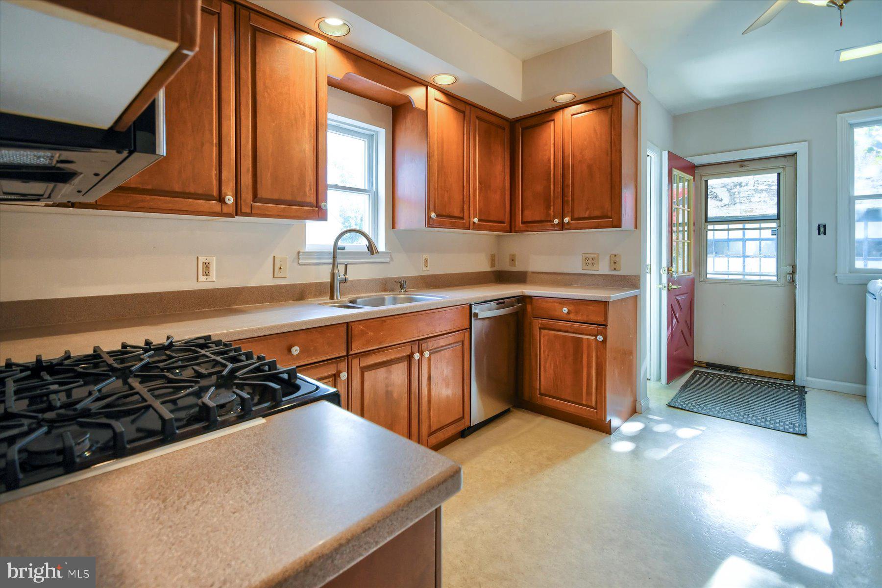 236 Arlingham Road Flourtown, PA 19031 - Photo 4 of 24