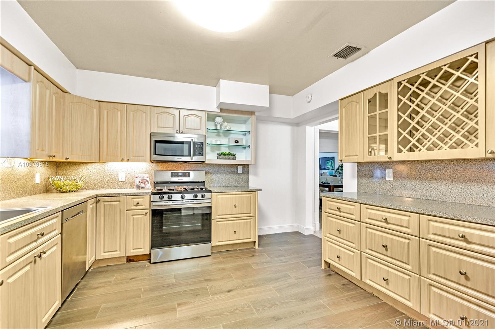 4555 Alton Road Miami Beach, FL 33140 - Photo 18 of 21