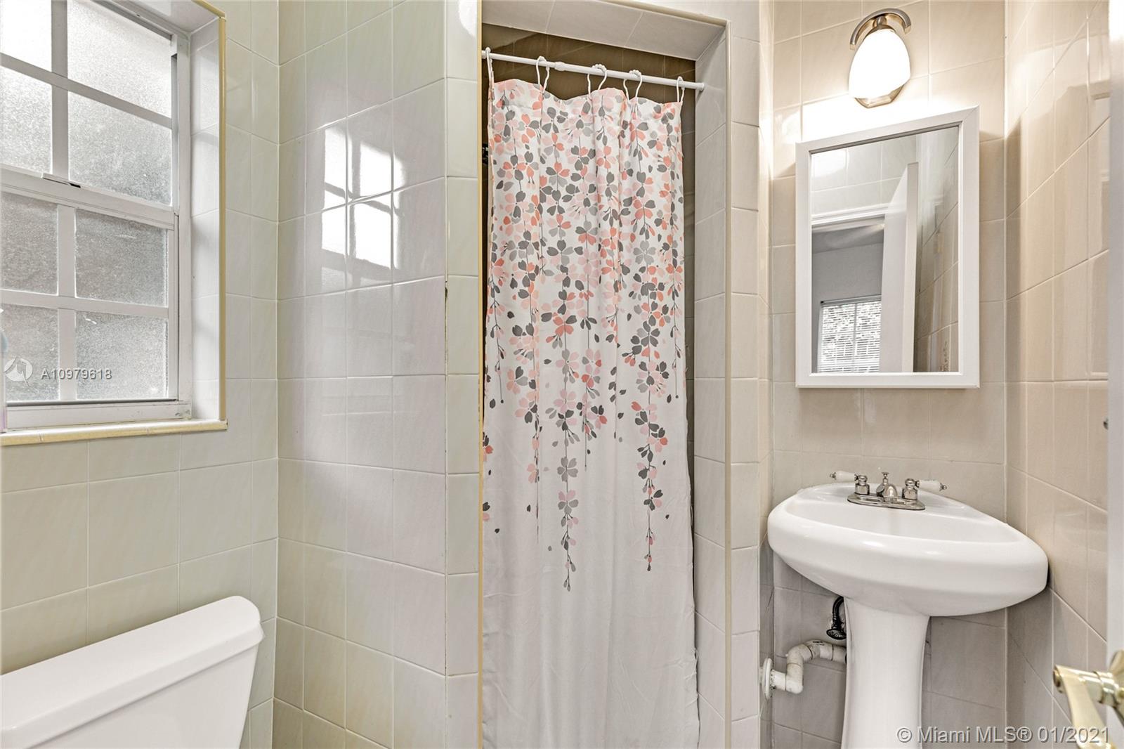 4555 Alton Road Miami Beach, FL 33140 - Photo 10 of 21