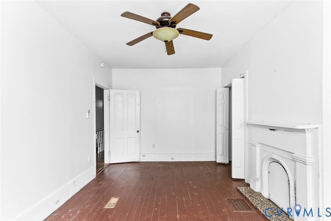 607 South Laurel Street Richmond, VA 23220 - Photo 13 of 14 a view of a livingroom with a ceiling fan and a rug