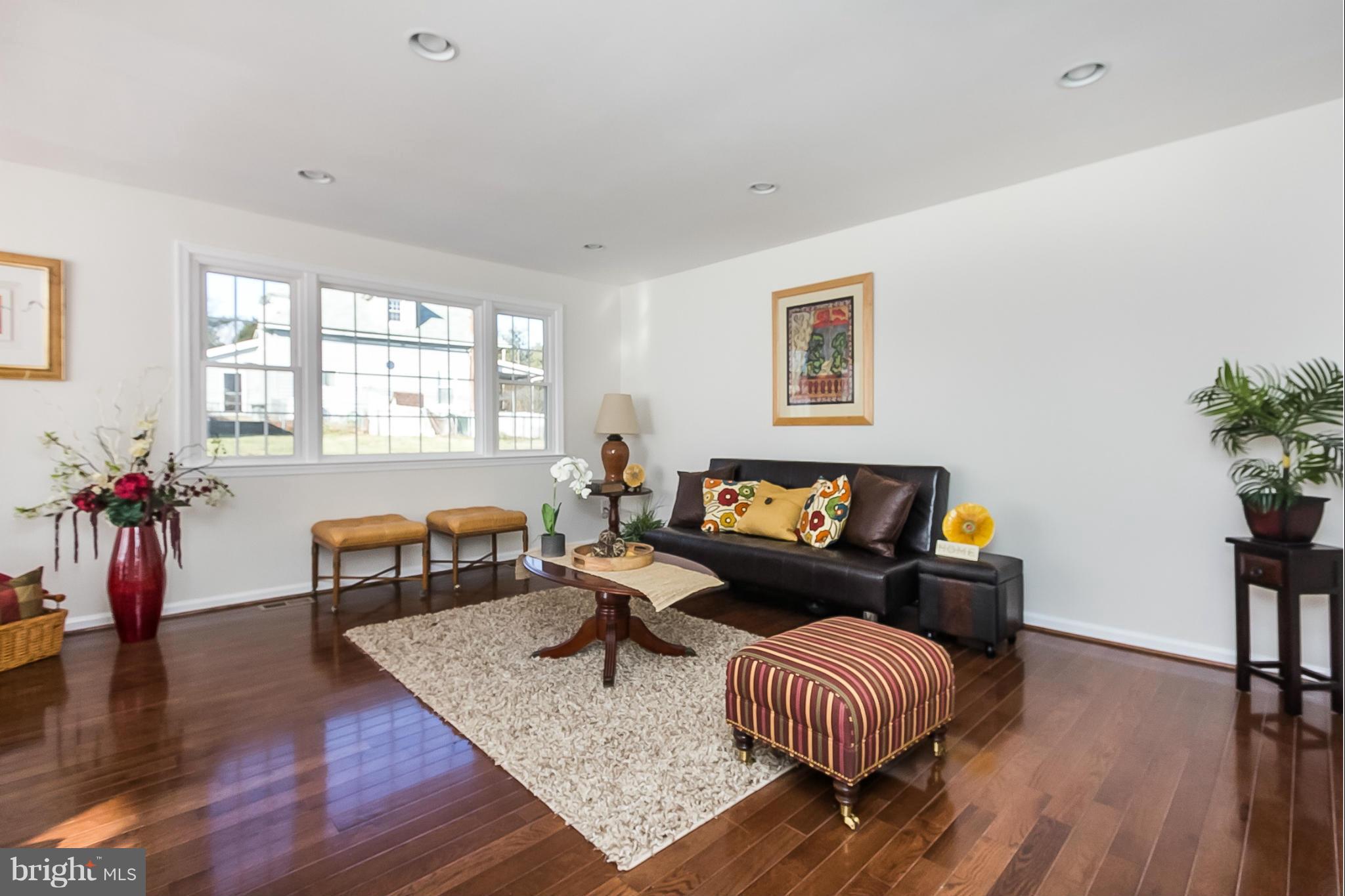 36 Caraway Road Reisterstown, MD 21136 - Photo 3 of 29 Living Room