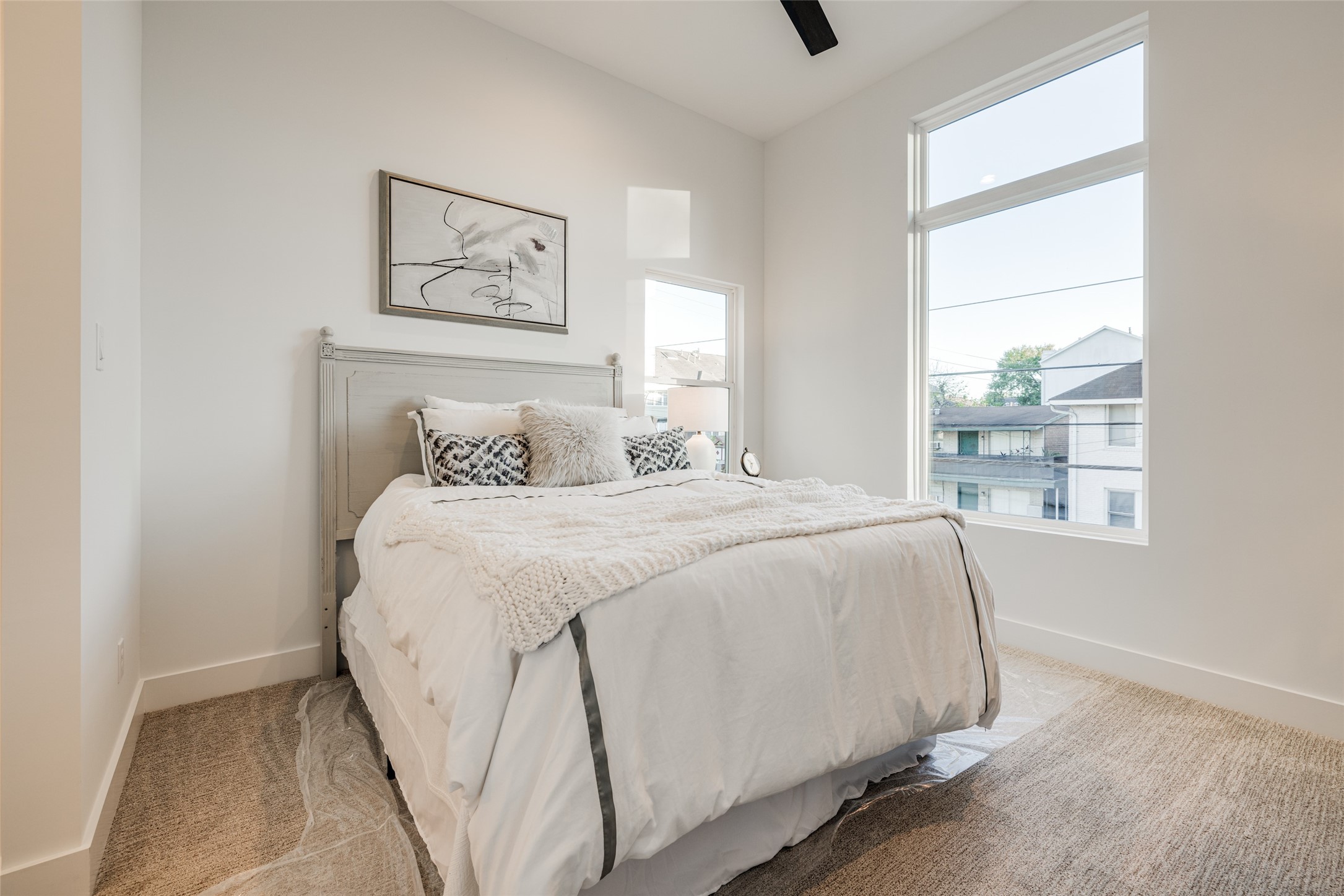 2015 Hopkins Street Houston, TX 77006 - Photo 36 of 50 a bedroom with a bed and a window