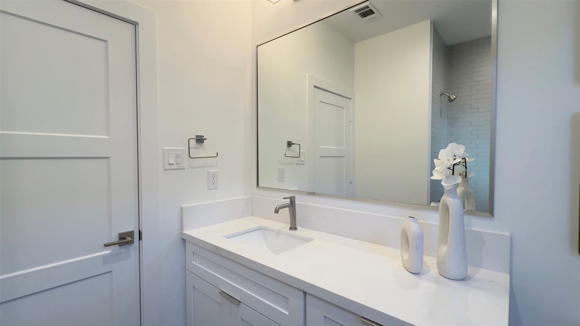 2015 Hopkins Street Houston, TX 77006 - Photo 48 of 50 a bathroom with a sink and mirror