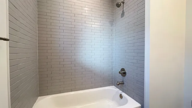 $1,374,900 | 2015 Hopkins Street, Houston, TX 77006