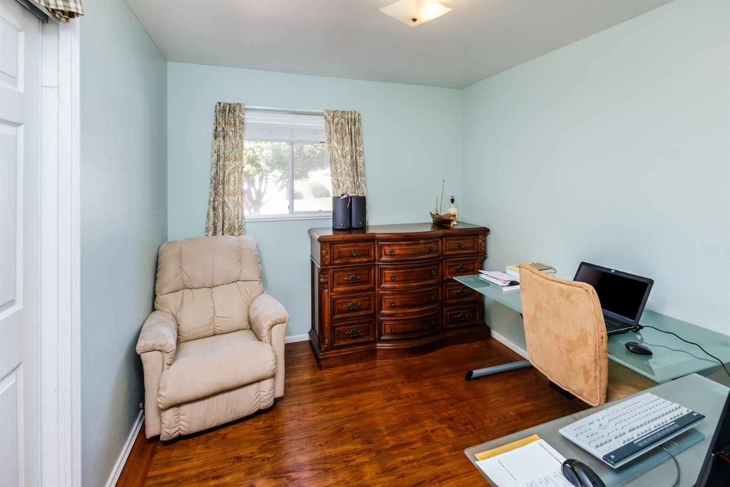 2304 Laredo Road Sacramento, CA 95825 - Photo 14 of 26 Gallery Image 14
