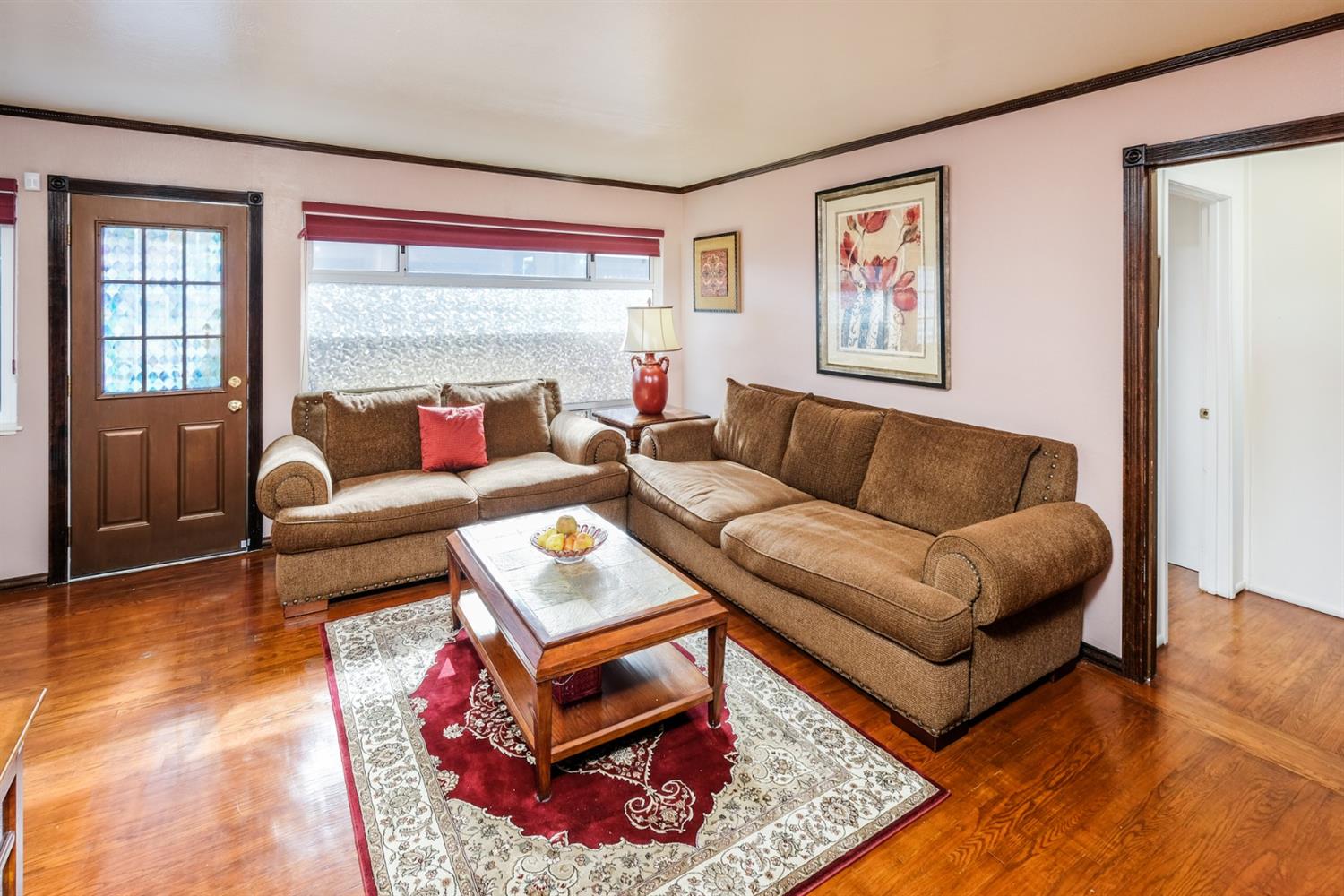 2304 Laredo Road Sacramento, CA 95825 - Photo 4 of 26 Gallery Image 4