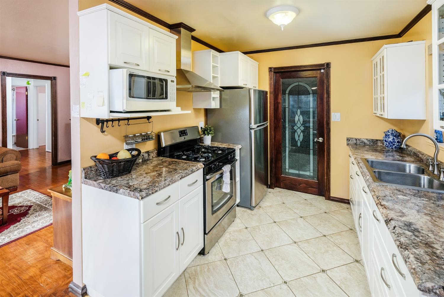 2304 Laredo Road Sacramento, CA 95825 - Photo 8 of 26 Gallery Image 8