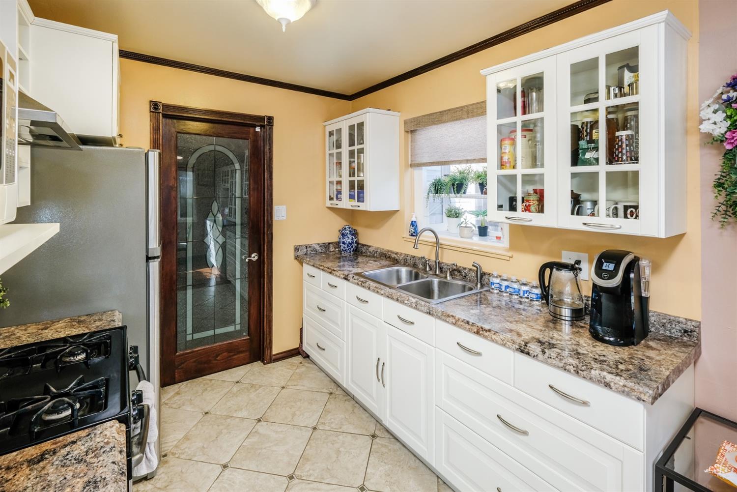 2304 Laredo Road Sacramento, CA 95825 - Photo 9 of 26 Gallery Image 9